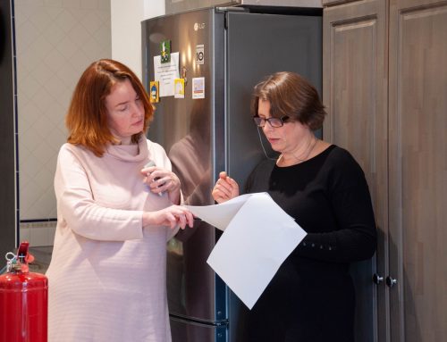 Серебром сверкают каски…