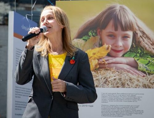 Истории приемных детей рассказали на выставке «Дети дома»